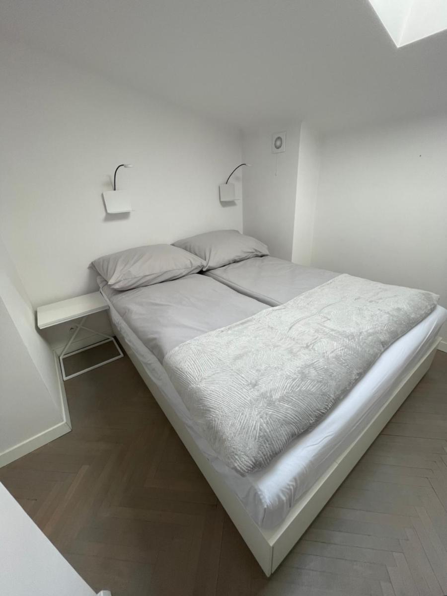 Image 1 of Sąsiad Syrenki – Old Town Apartment
