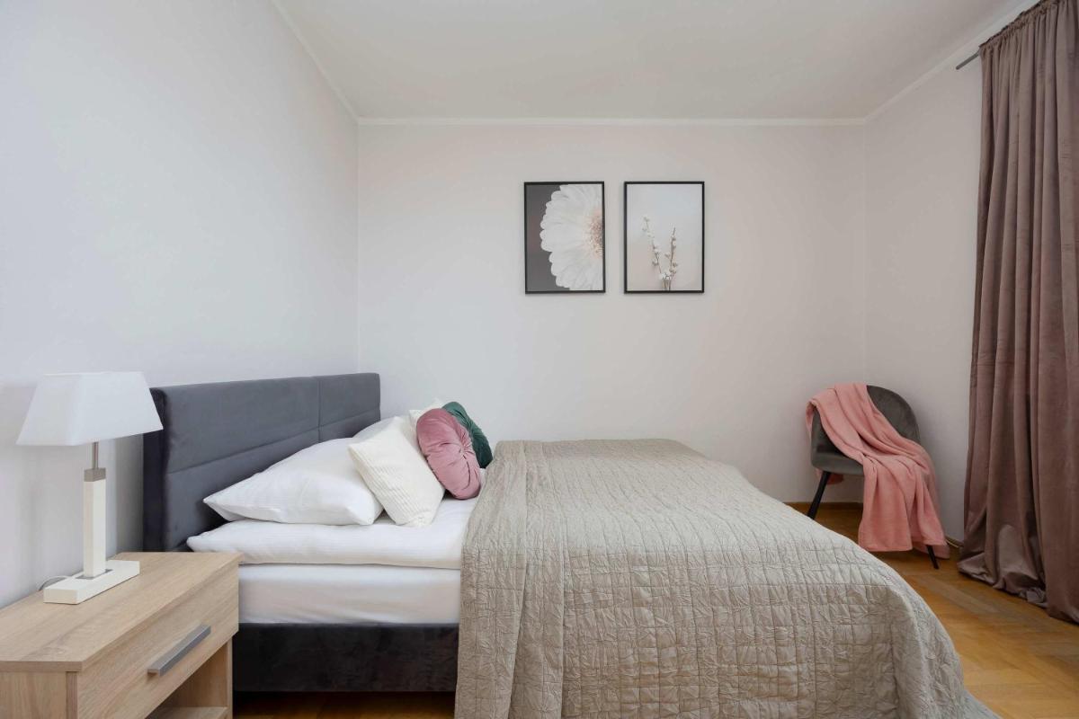 Image 2 of Spacious 4-Bedroom Apartment by Noclegi Renters