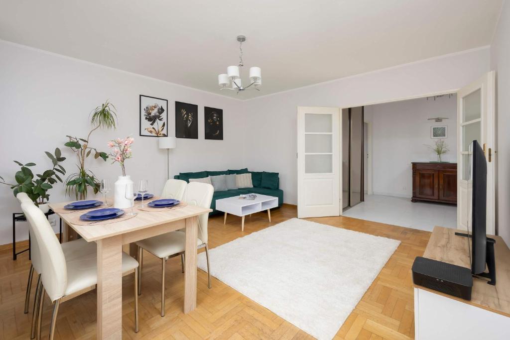 Image of Spacious 4-Bedroom Apartment by Noclegi Renters