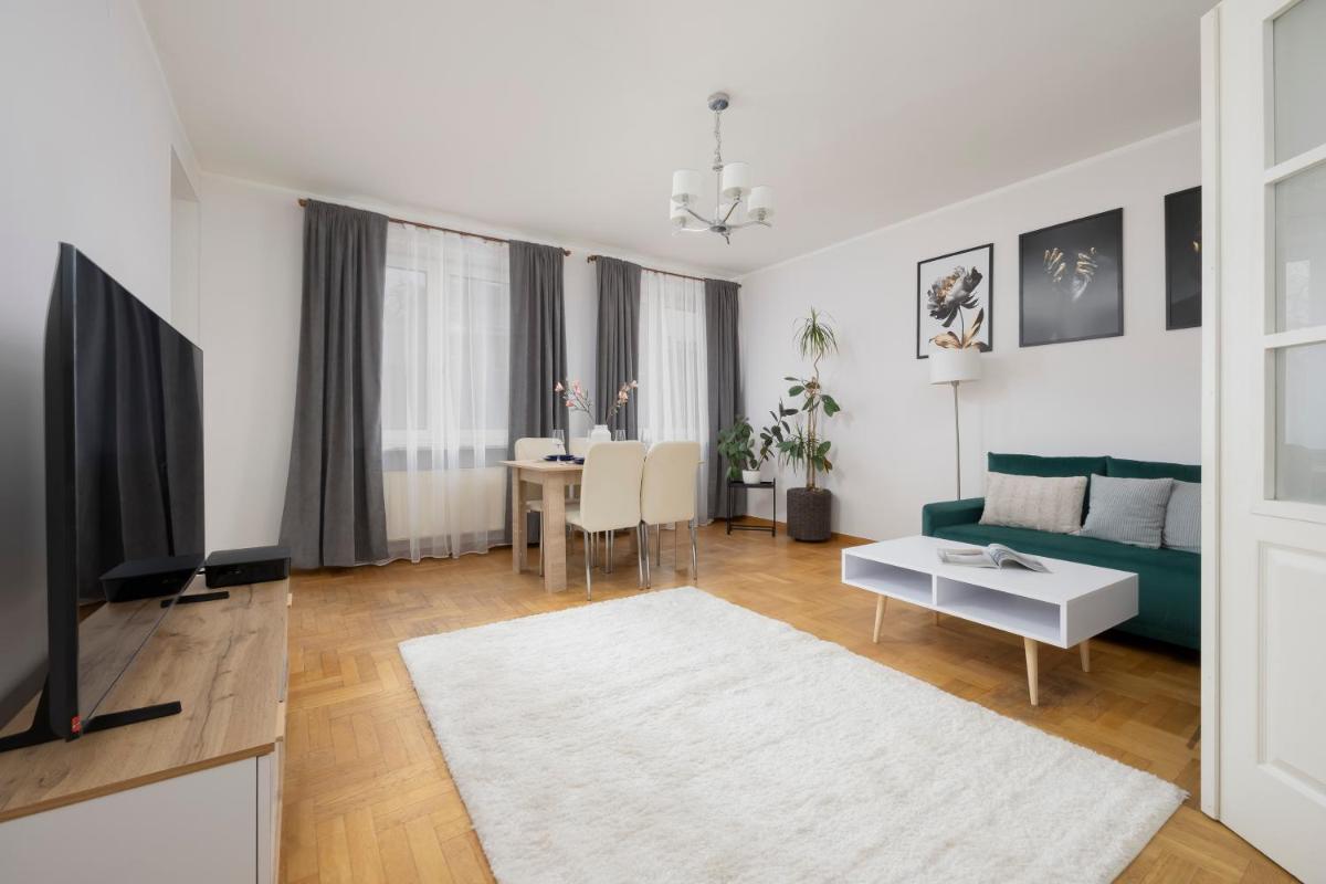 Image 6 of Spacious 4-Bedroom Apartment by Noclegi Renters