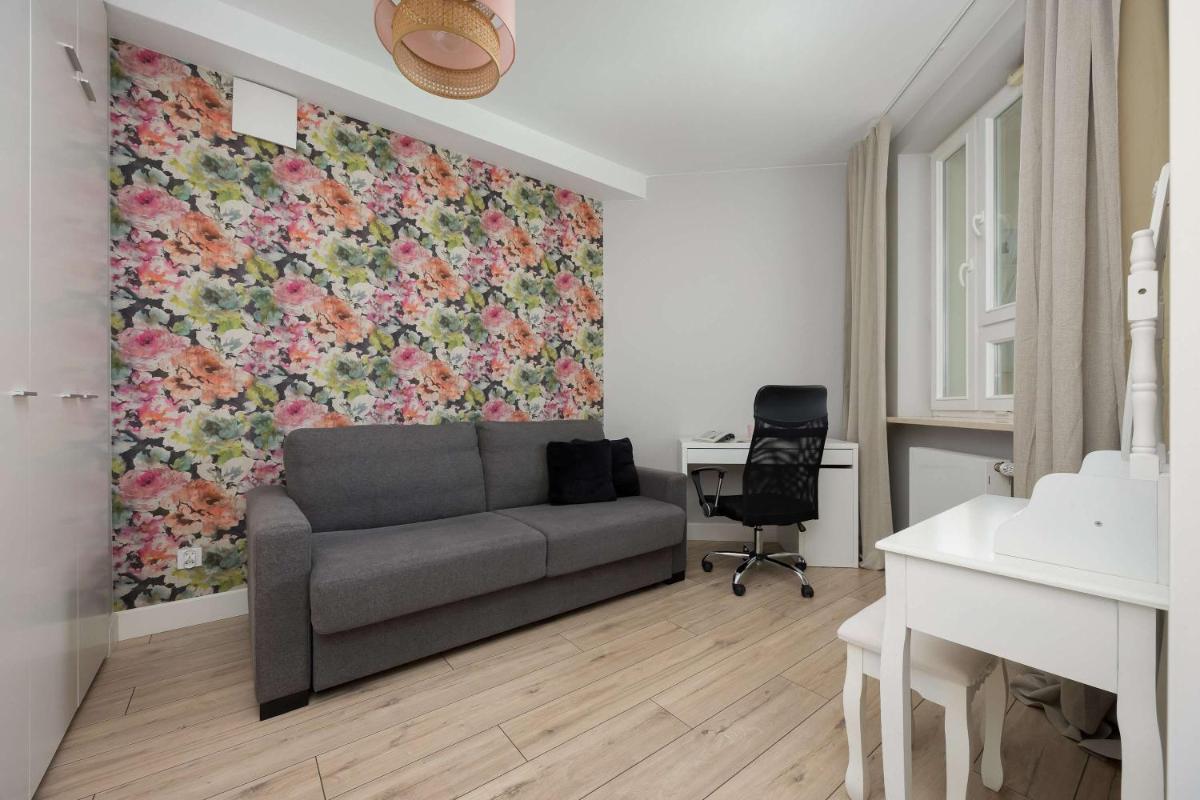 Image 2 of Spacious Apartment with Air Conditioning in the Old Town of Warsaw by Noclegi Renters
