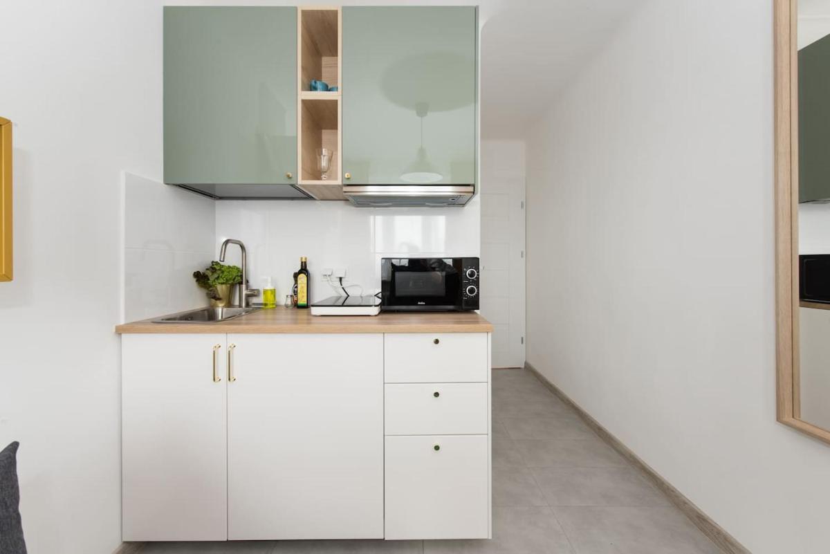 Image 6 of SuperApart Belwederska room B MiniStudio