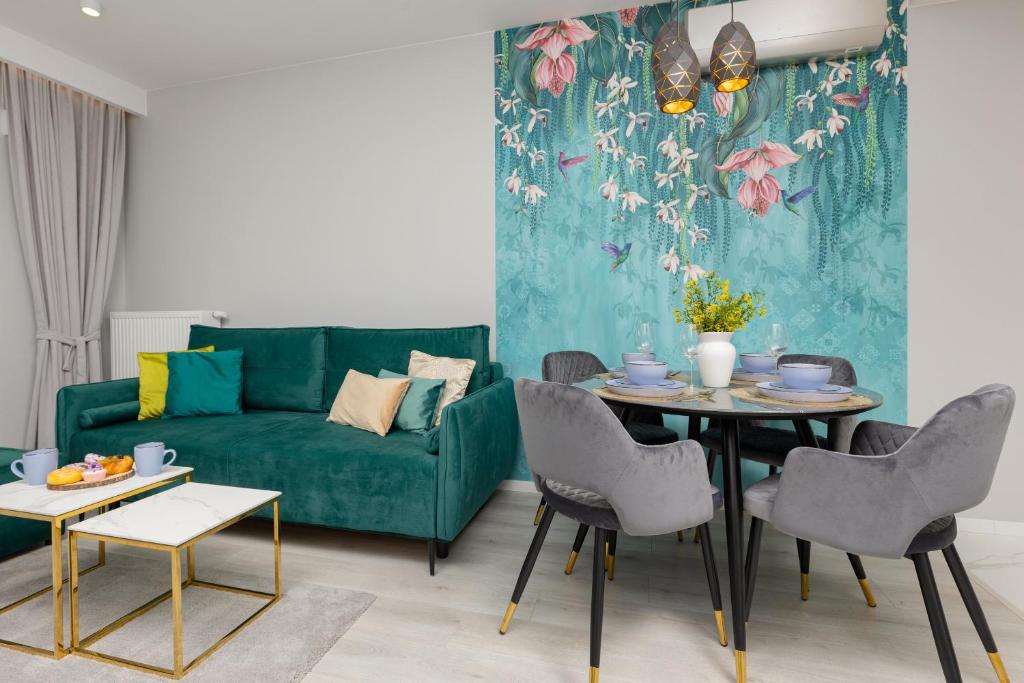 Image of Turquoise Apartment Near the Royal Łazienki Warsaw by Noclegi Renters