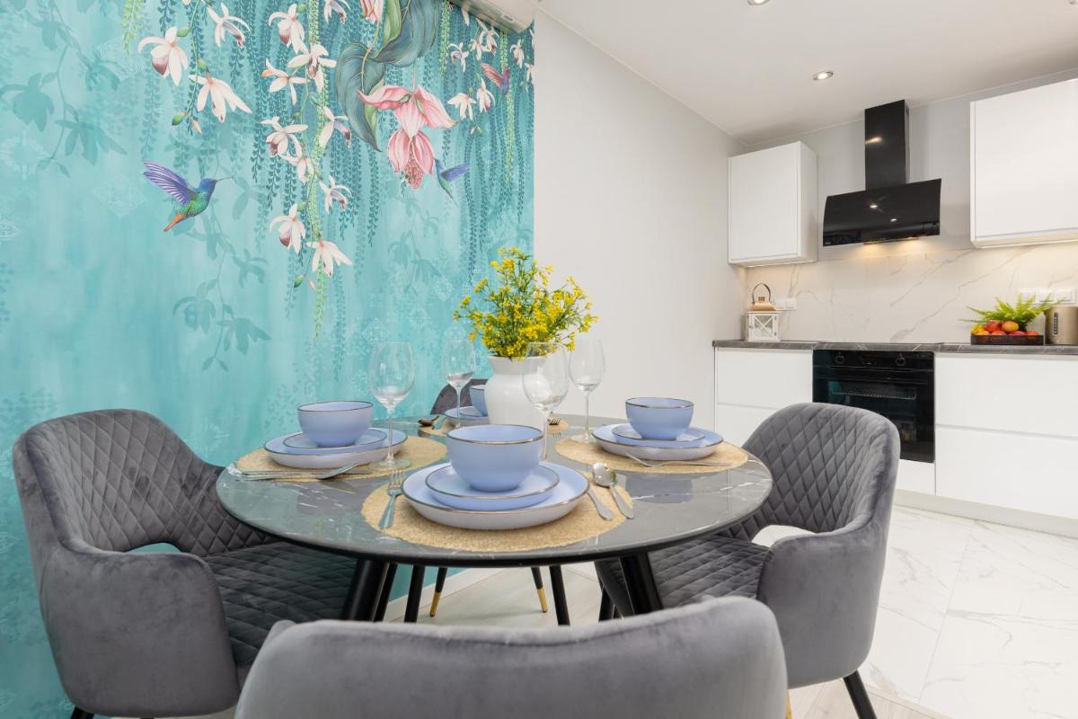 Image 4 of Turquoise Apartment Near the Royal Łazienki Warsaw by Noclegi Renters