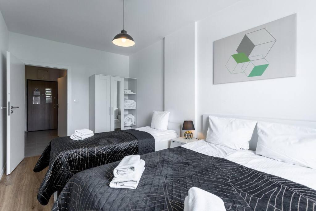 Image 1 of Urban Chic – Warsaw Stays – Rondo ONZ – City Center – Pereca