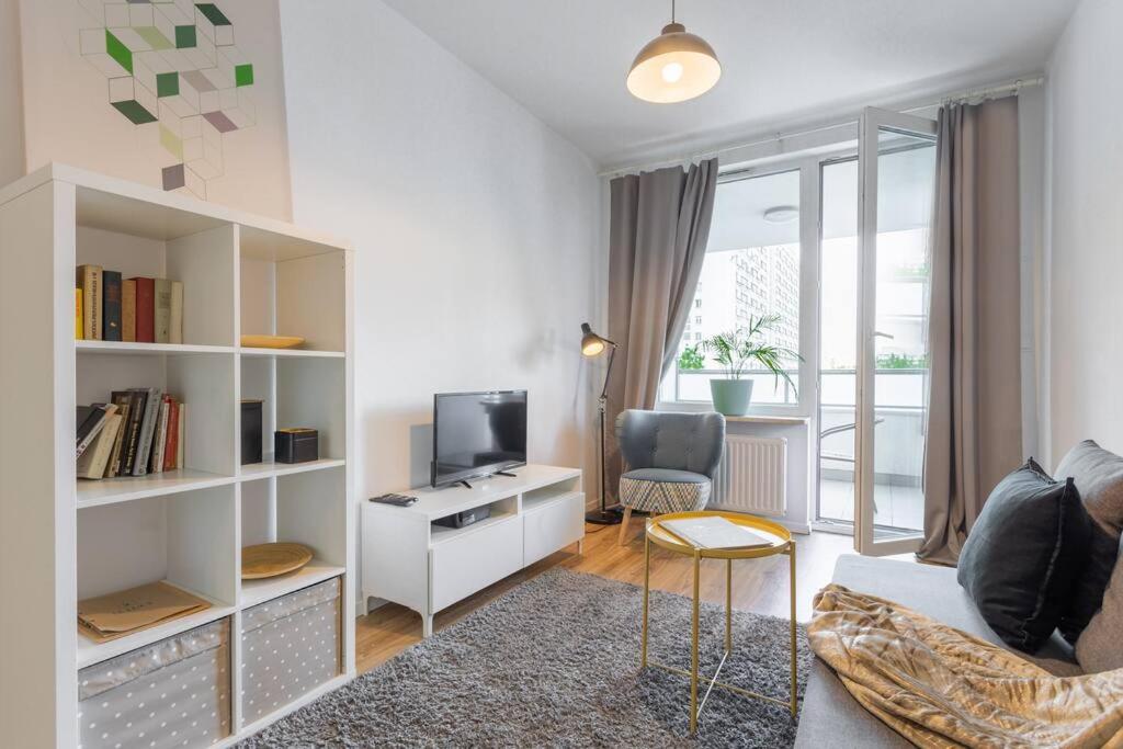 Image 4 of Urban Chic – Warsaw Stays – Rondo ONZ – City Center – Pereca