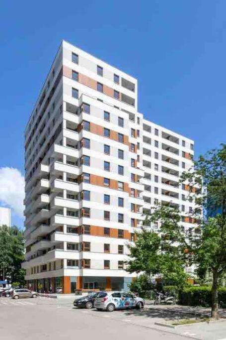Image 5 of Urban Chic – Warsaw Stays – Rondo ONZ – City Center – Pereca