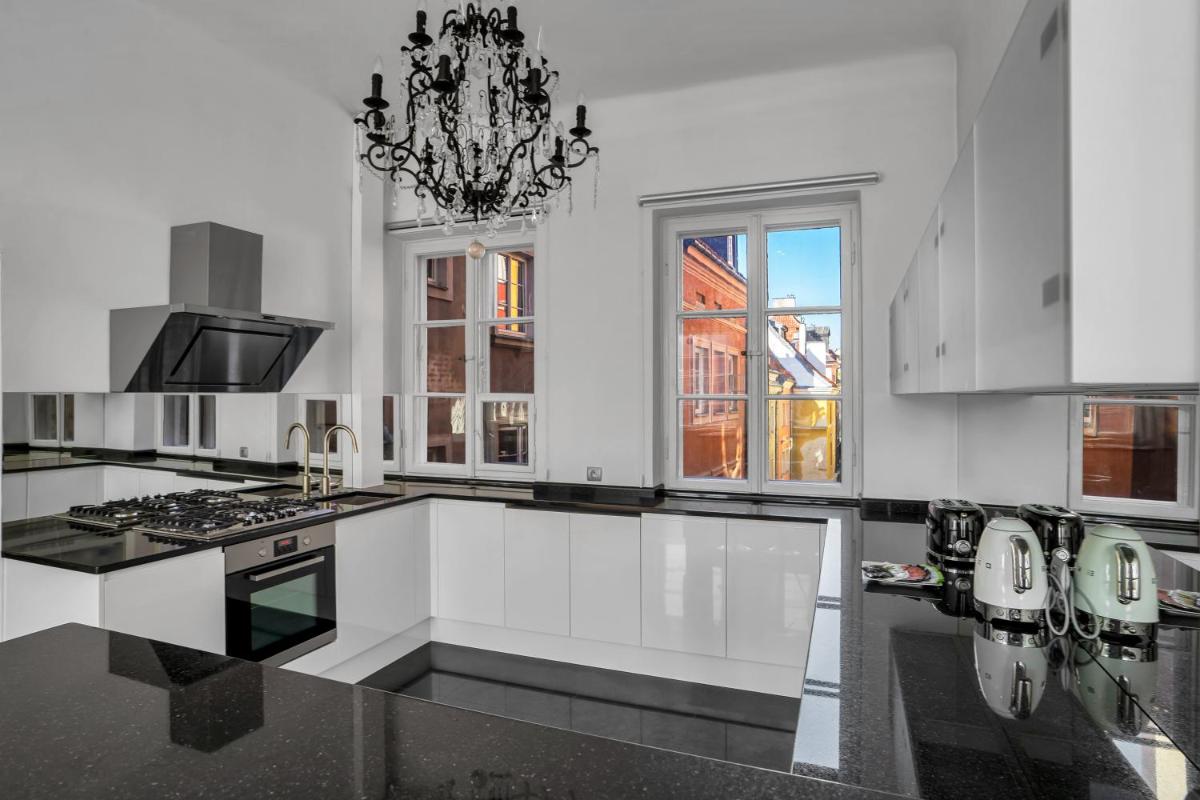 Image 4 of Warsaw Castle Apartments – Prime Location, Historic City Center, Castle View, Fast Internet – by Rentujemy