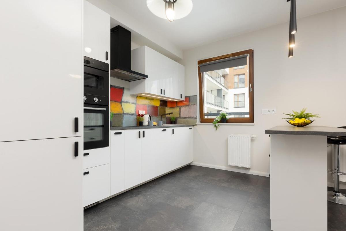 Image 2 of Warsaw City Center Apartment Grzybowska 85 with Parking by Noclegi Renters