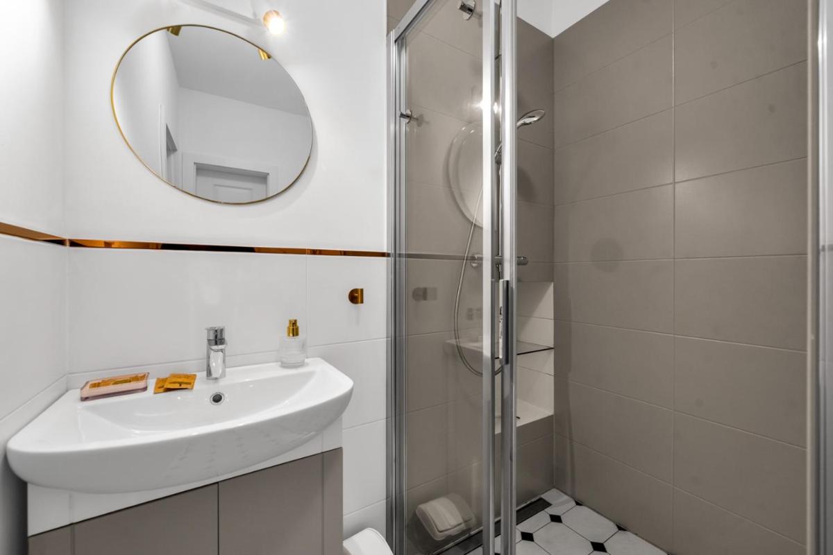 Image 2 of Warsaw Downtown Apt – 82m2, Top Location – by Rentujemy