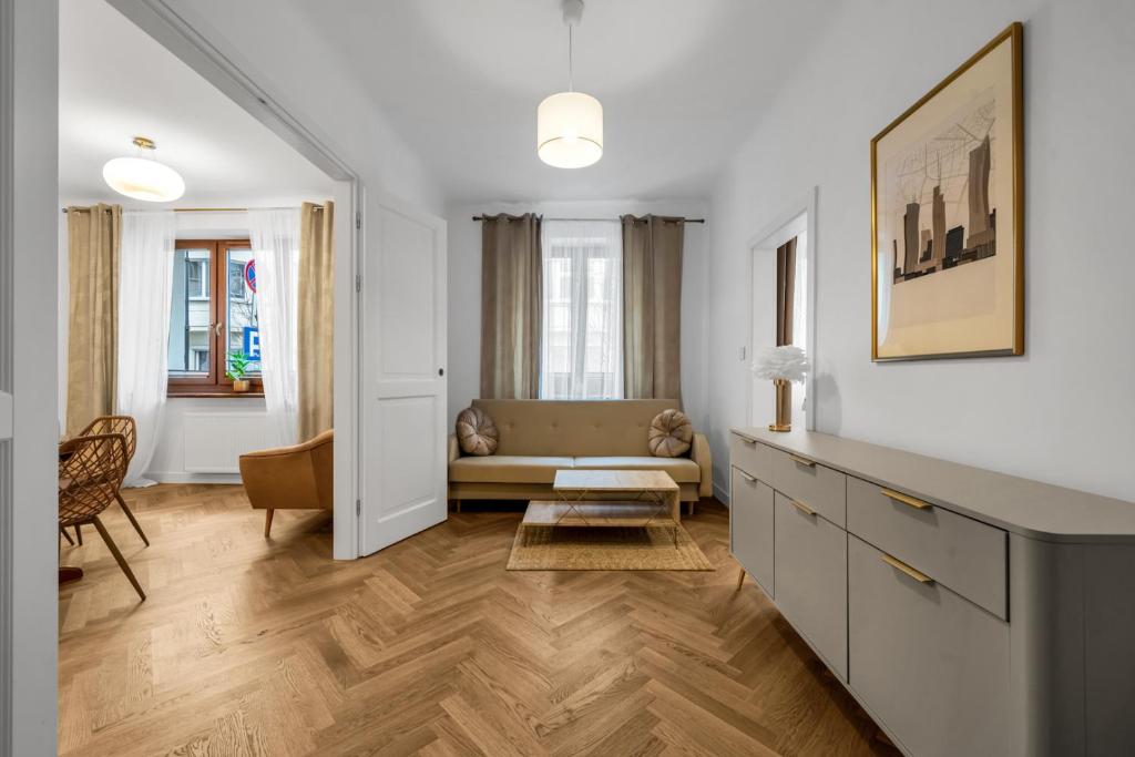 Image of Warsaw Downtown Apt – 82m2, Top Location – by Rentujemy