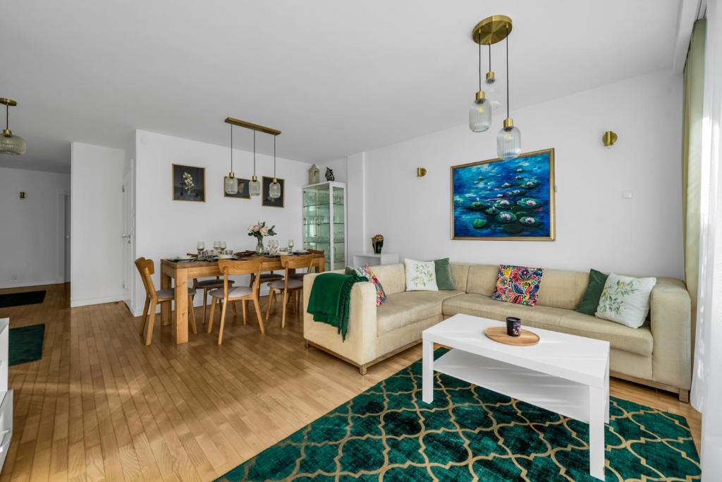 Image of Warszawa Szczęśliwice Apartment – Home Office, Balcony and Parking – by Rentujemy