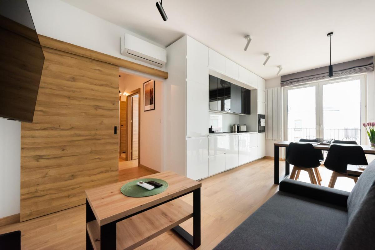 Image 4 of Wola Skwer Sunny Apartment