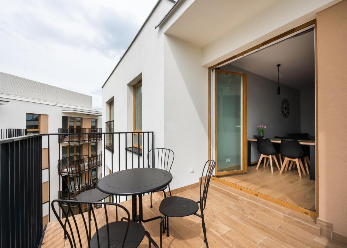 Image 2 of Wola Skwer Sunny Apartment