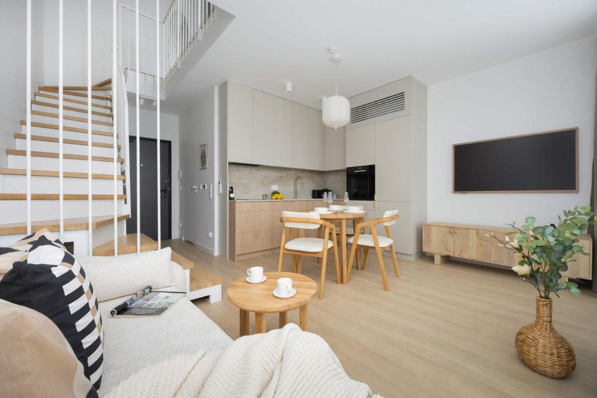 Image 3 of Zen Prestige Warsaw Apartment with Parking & Air Conditioning by Renters Prestige