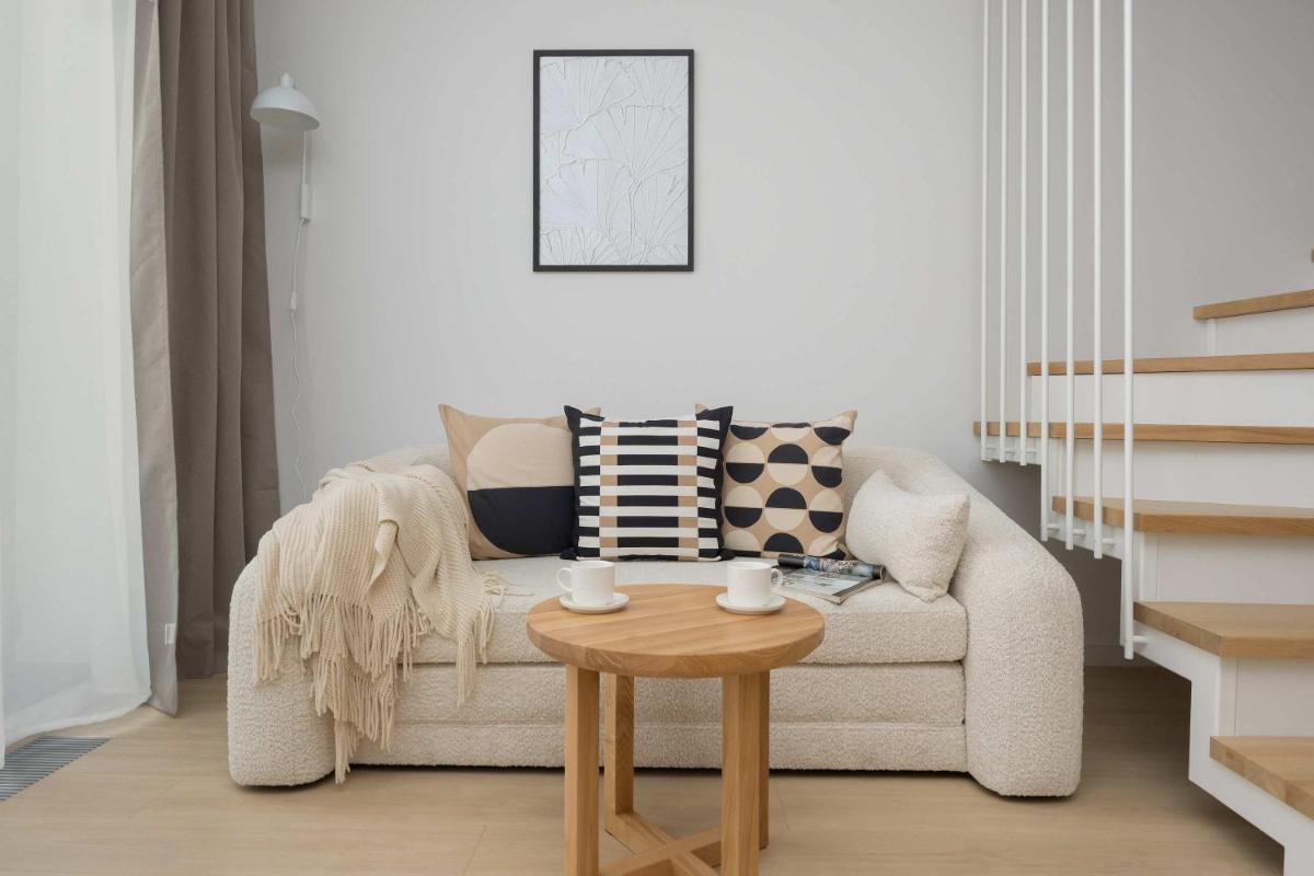 Image 4 of Zen Prestige Warsaw Apartment with Parking & Air Conditioning by Renters Prestige