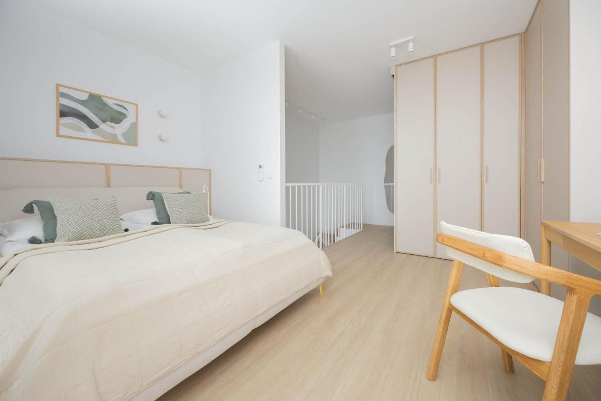 Image 5 of Zen Prestige Warsaw Apartment with Parking & Air Conditioning by Renters Prestige