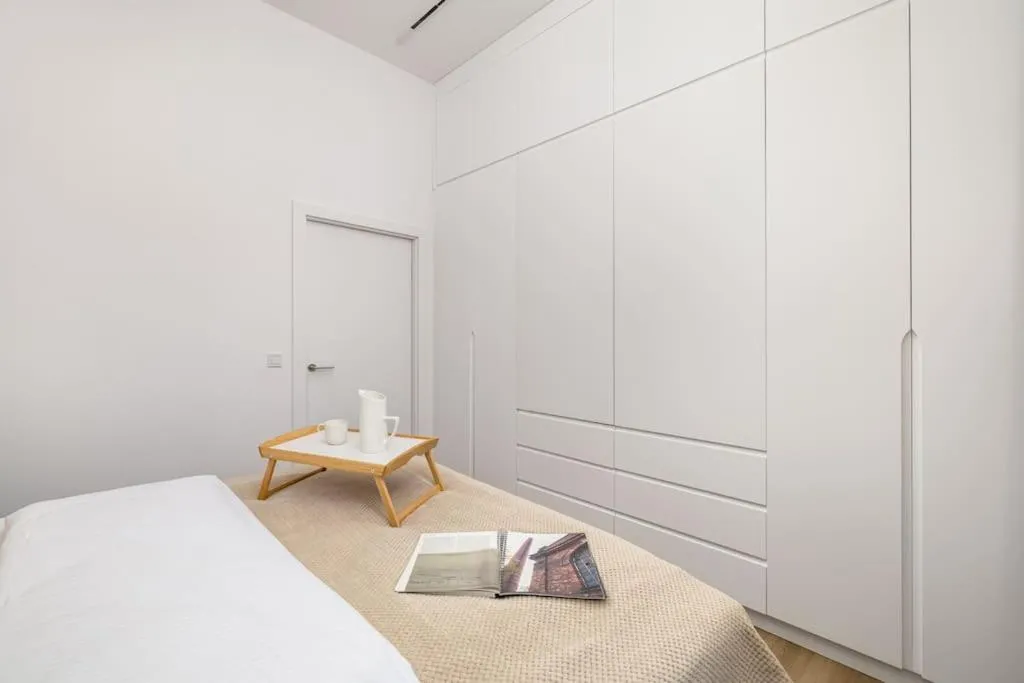 Image 2 of 1-Bedroom Coffee Apartment ECRU near Metro WWA49
