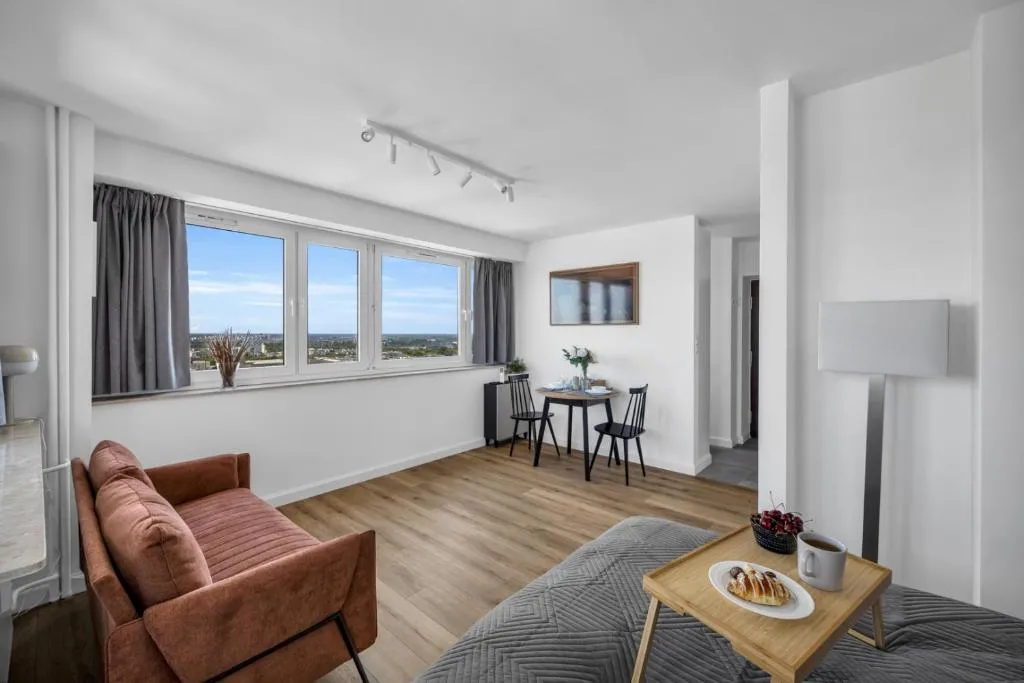 Image of 21st Floor Centrum Studio – Balcony, City View, AC – by Rentujemy