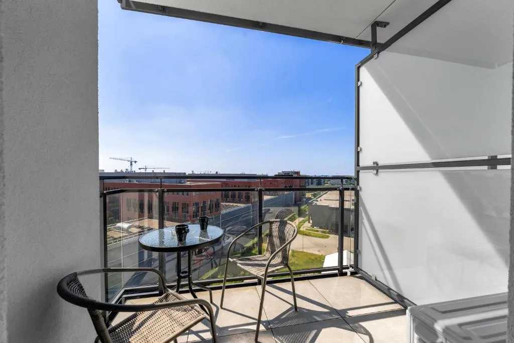 Image of 7th Floor Warsaw Włochy Apt – Balcony, Workspace – by Rentujemy