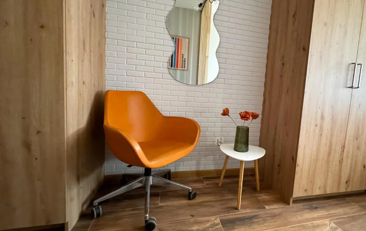 Image 2 of A3 – Queen Double Room – Warsaw City Haven – Two Shared Bathrooms