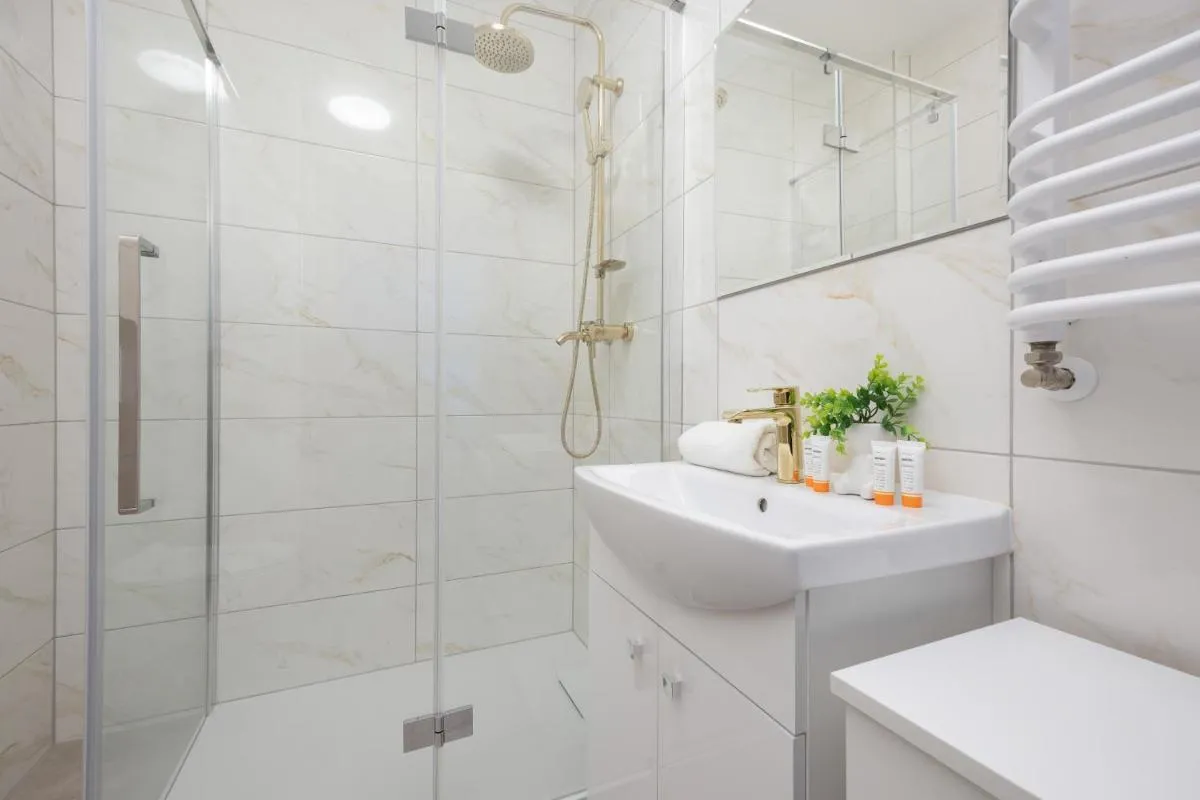 Image 5 of Air Conditioned Apartment in Warsaw with Parking, Desk and Balcony by Noclegi Renters