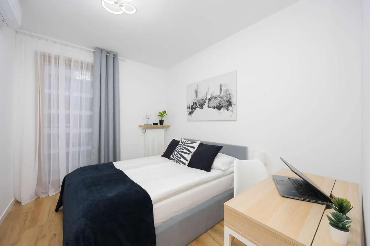 Image 1 of Air Conditioned Apartment in Warsaw with Parking, Desk and Bathtub by Noclegi Renters