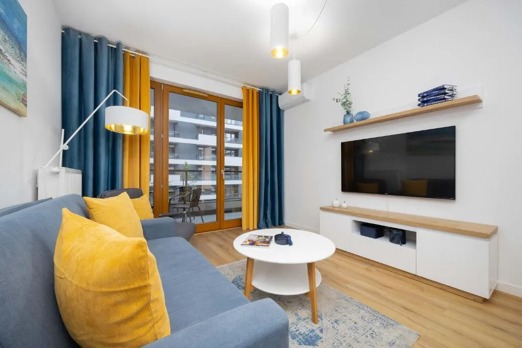 Image of Air Conditioned Apartment in Warsaw with Parking, Desk and Bathtub by Noclegi Renters