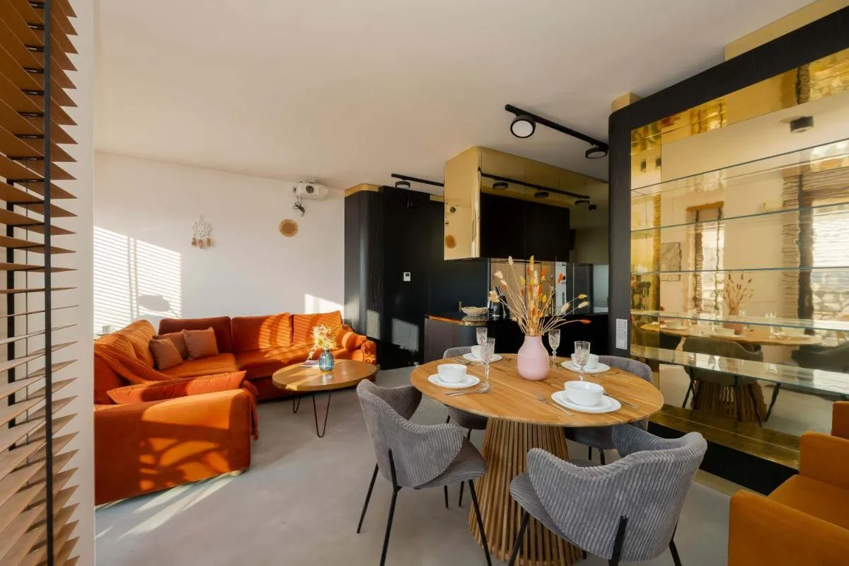 Image 2 of Air Conditioned Studio in Warsaw Close to the River with Parking and Desk by Noclegi Renters
