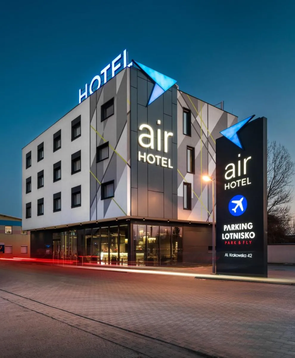 Image 4 of Air Hotel