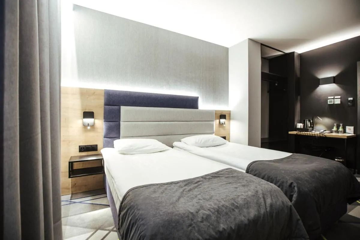 Image 6 of Air Hotel