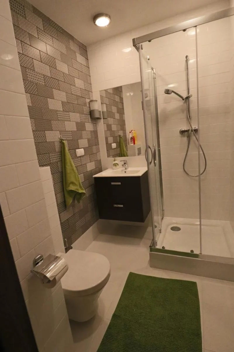 Image 3 of Apartment Mona Warsaw przy stacji metra