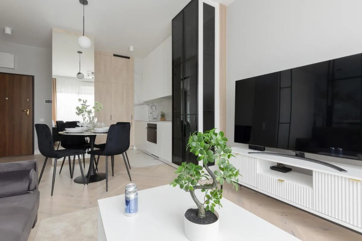 Image 3 of Art Deco Apartment Mokotów with Parking & Gym by Renters Prestige