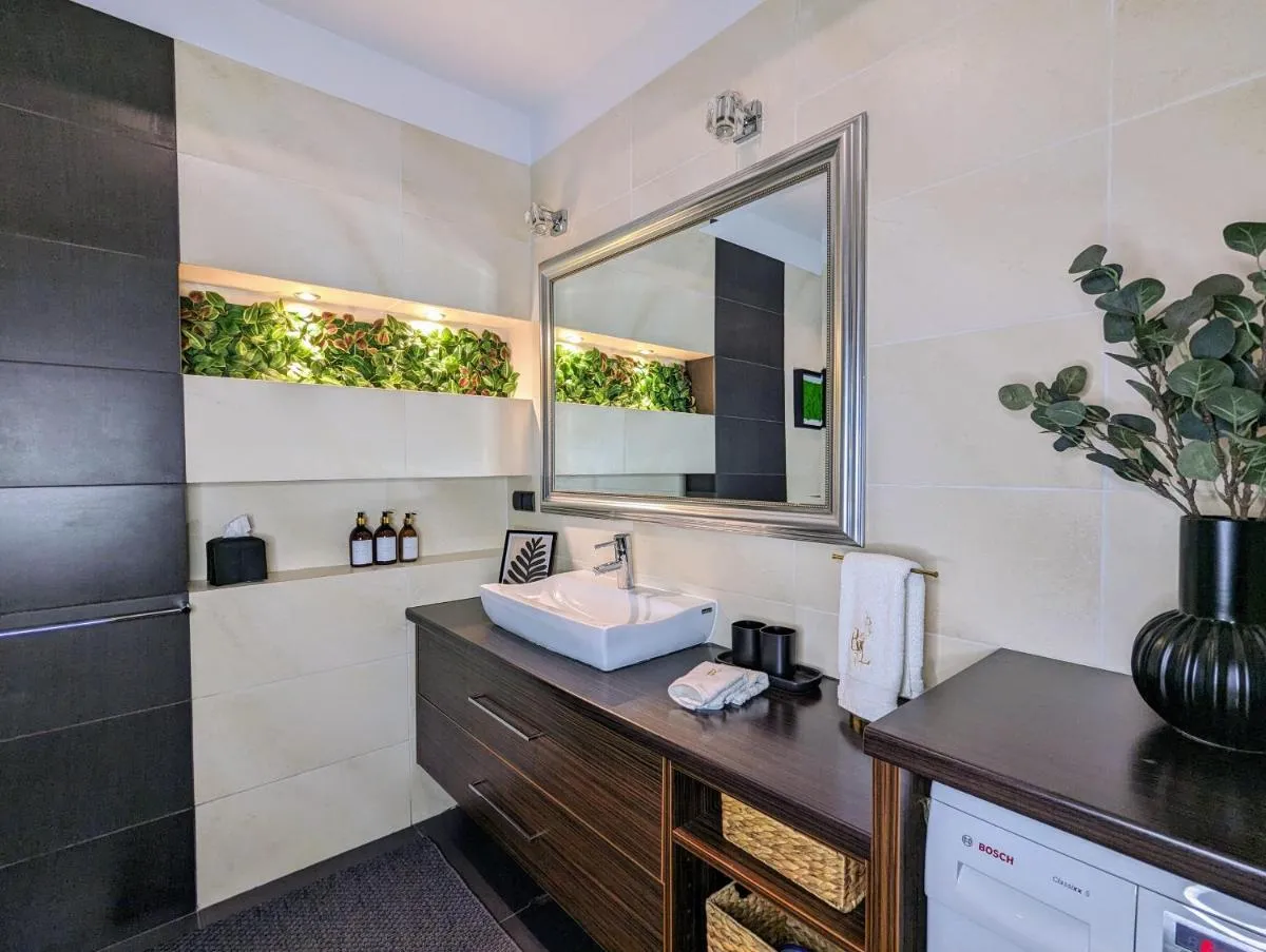 Image 2 of Bella Luna Luxury Suites – Chic Residence in Historic Square