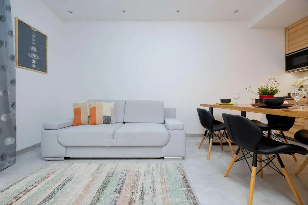 Image 5 of Bright Apartment with Parking and Remote Work in Warsaw Wola by Noclegi Renters