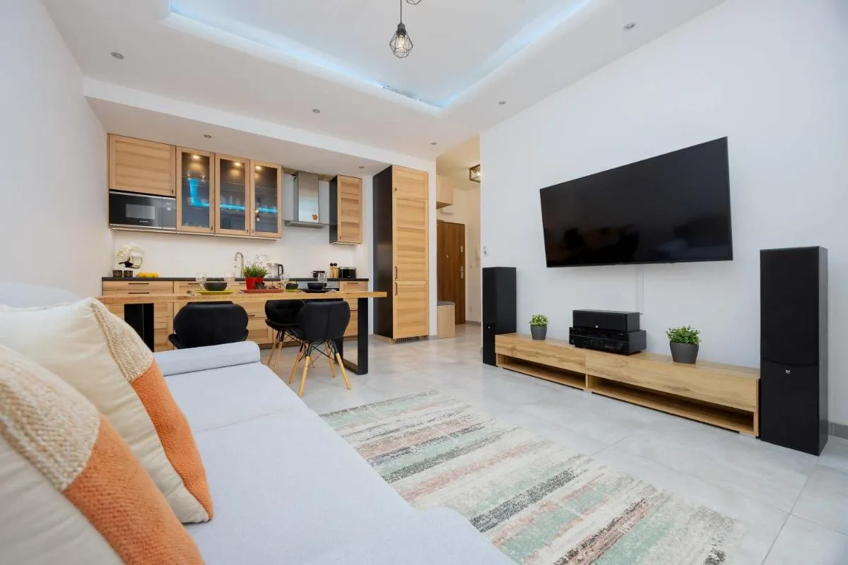 Image 6 of Bright Apartment with Parking and Remote Work in Warsaw Wola by Noclegi Renters