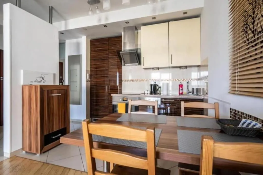 Image 2 of Central Warsaw Apartment – Great Location – One Bedroom Apartment – Platinum Towers