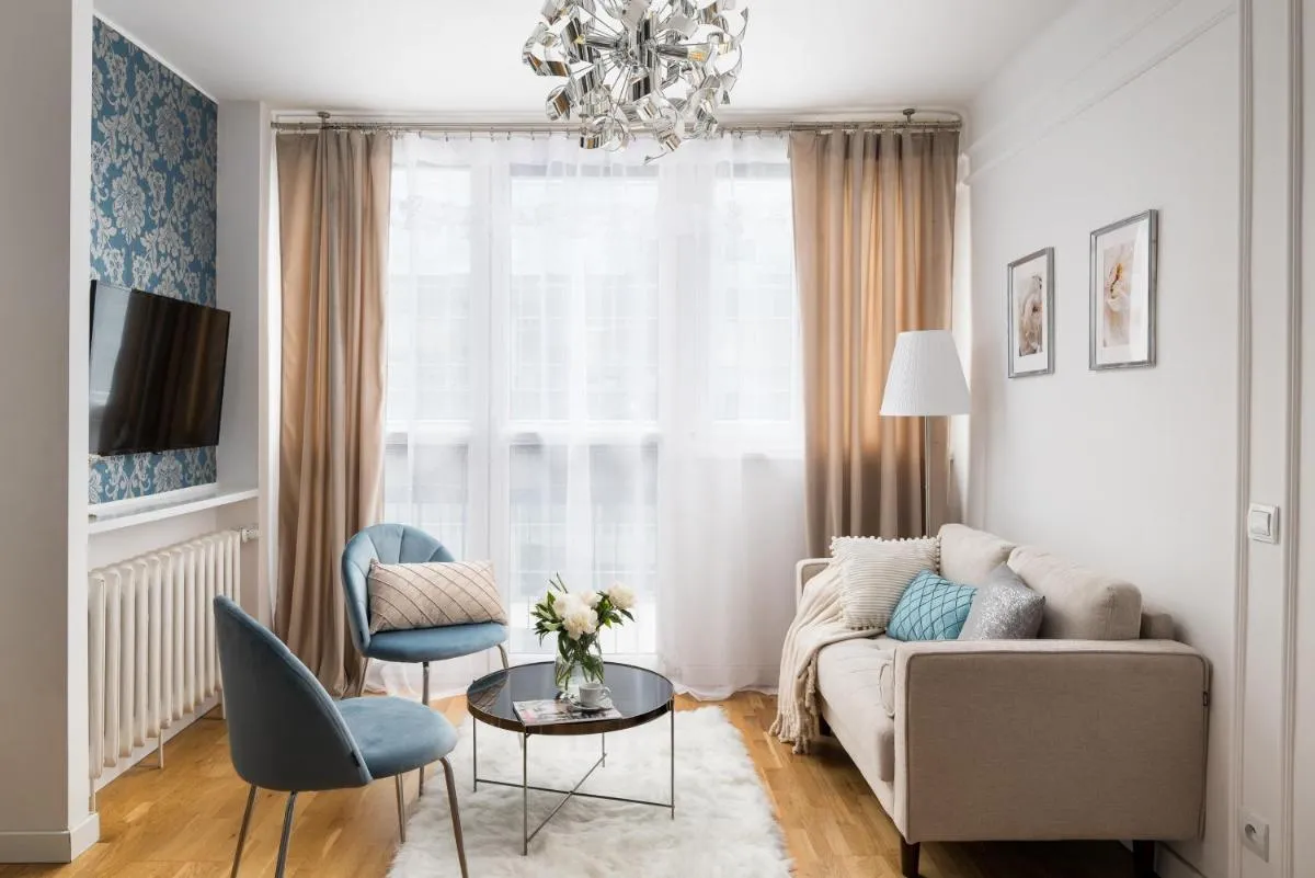 Image 4 of Charming air-conditioned studio 950 m from Central Station, bedroom & separate living room