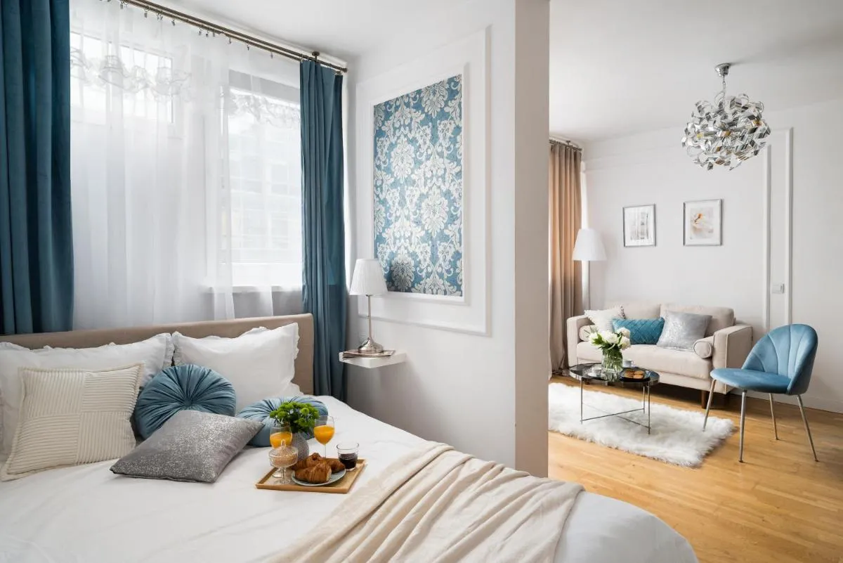 Image 1 of Charming air-conditioned studio 950 m from Central Station, bedroom & separate living room