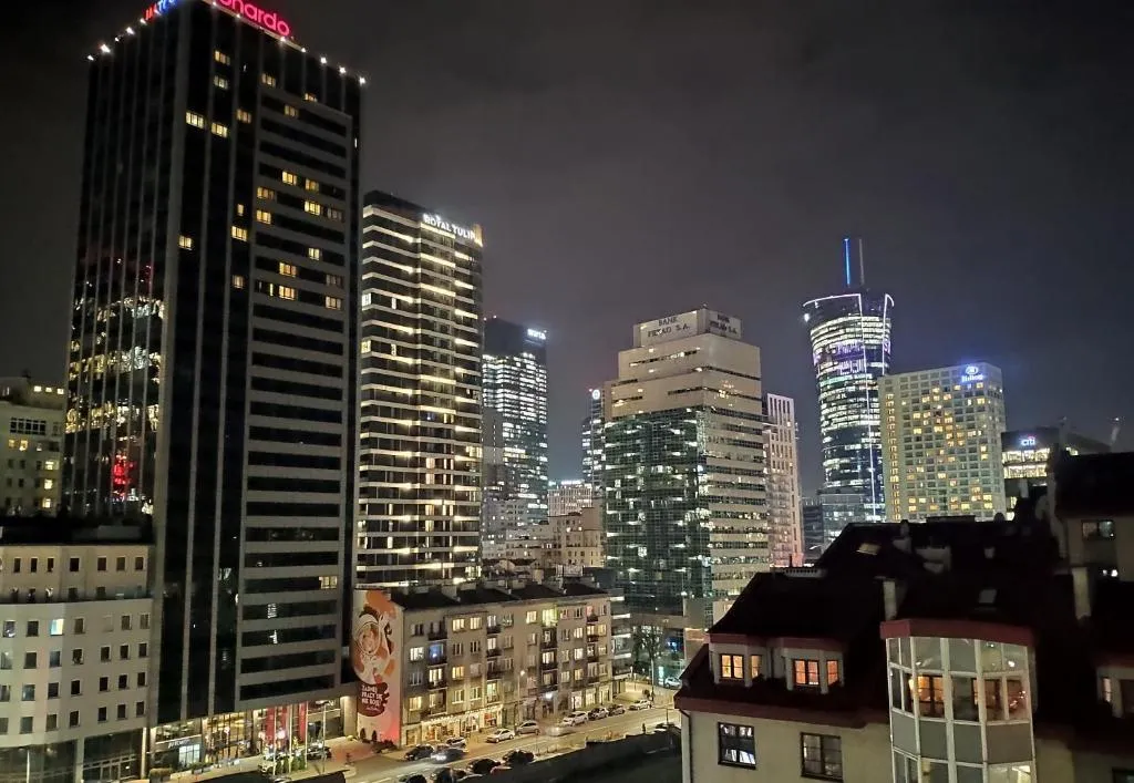 Image of City Center Żelazna, next to Warsaw’s Business District & Fabryka Norblina, by WarsawSkyLine Apartments
