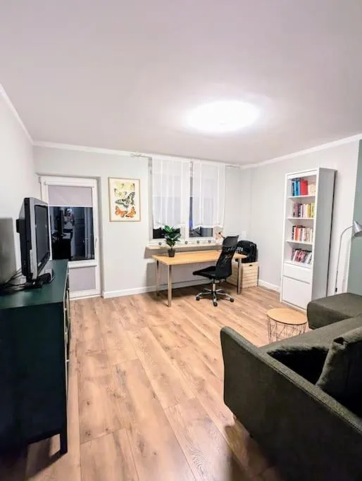 Image 4 of Cozy 2rm Apartment with 2xWorkspace