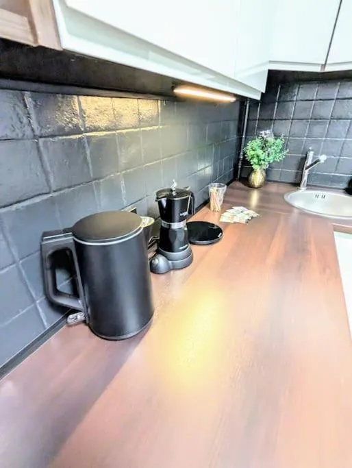 Image 2 of Cozy 2rm Apartment with 2xWorkspace