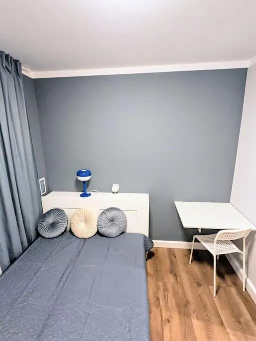 Image 3 of Cozy 2rm Apartment with 2xWorkspace
