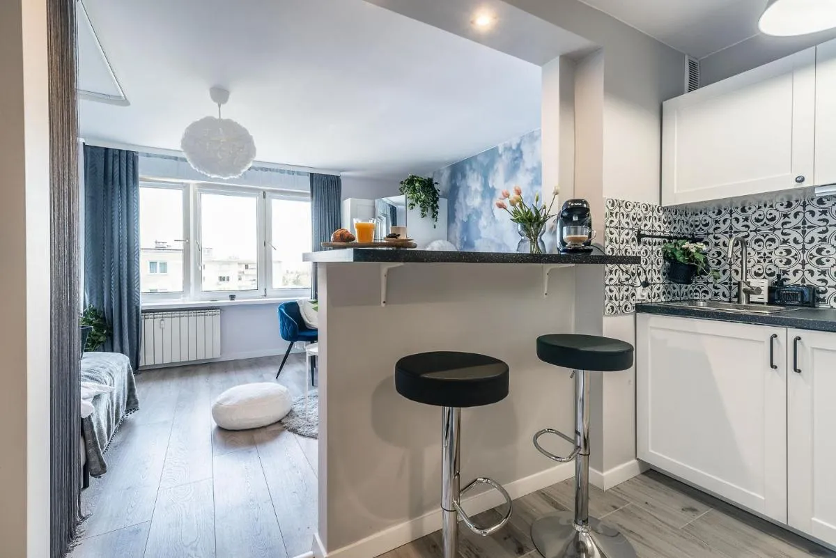 Image 2 of DREAMY modern apartment 13 min to Old Town in the beloved district of Warsaw Muranów