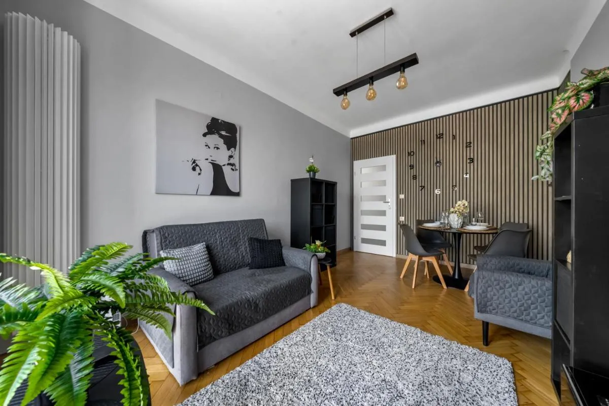 Image 4 of Downtown Apt – Top Location, City View, Bus&Tram – by Rentujemy