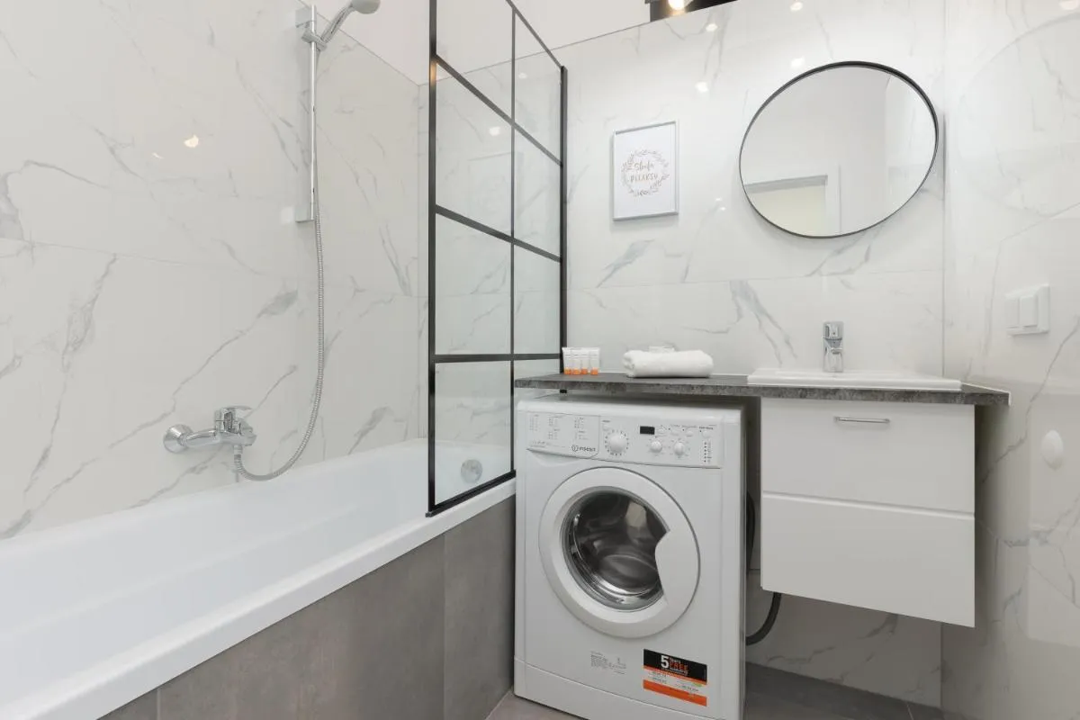 Image 6 of Elegant Apartment with Balcony & Bathtub Warsaw Wola by Noclegi Renters