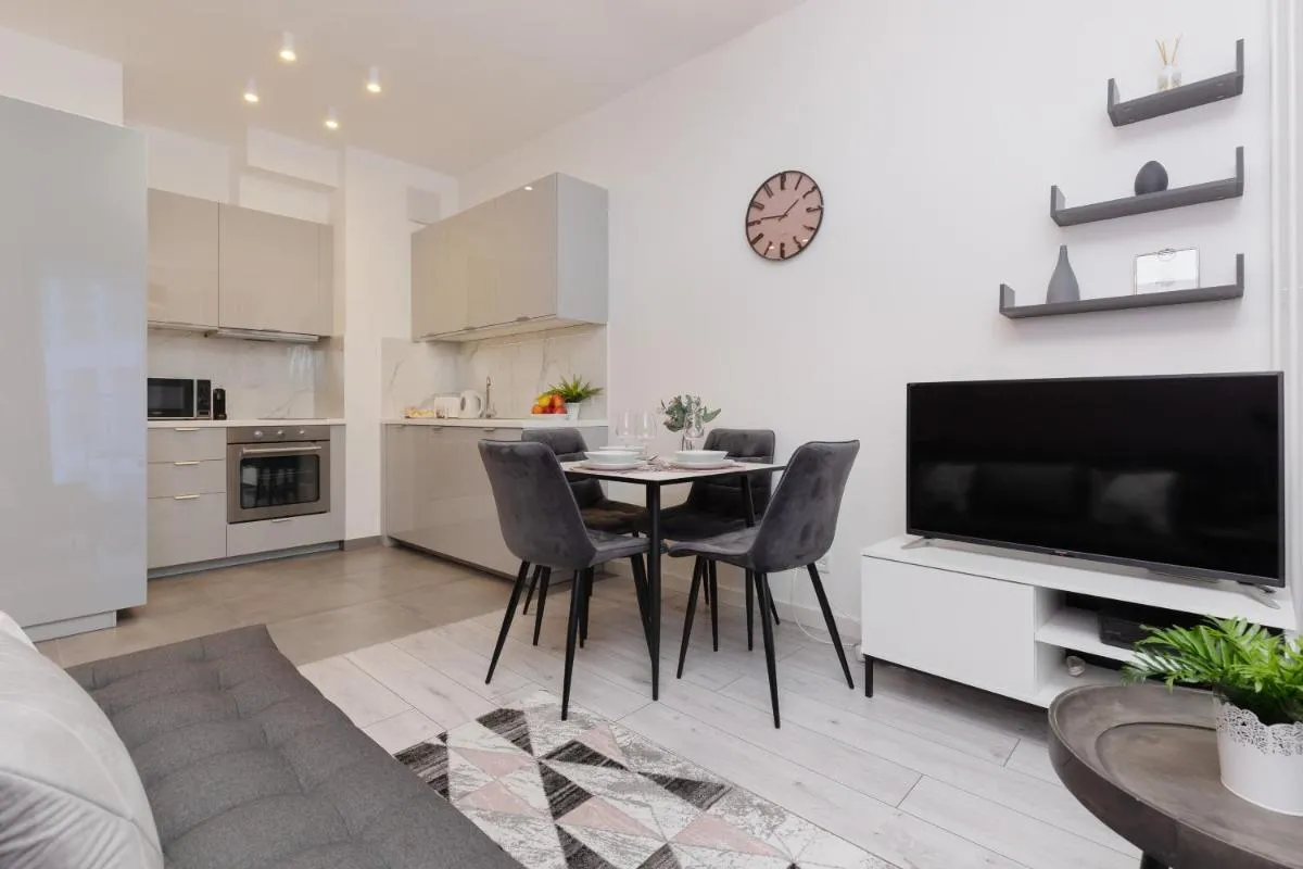 Image 3 of Elegant Apartment with Balcony & Bathtub Warsaw Wola by Noclegi Renters