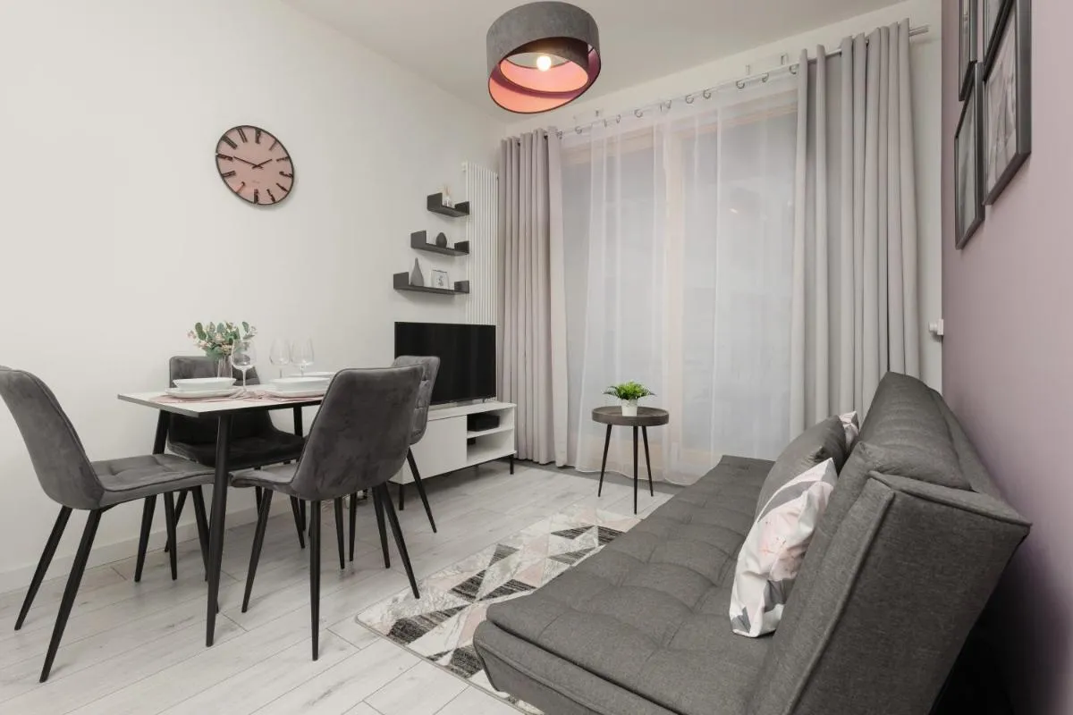 Image 2 of Elegant Apartment with Balcony & Bathtub Warsaw Wola by Noclegi Renters