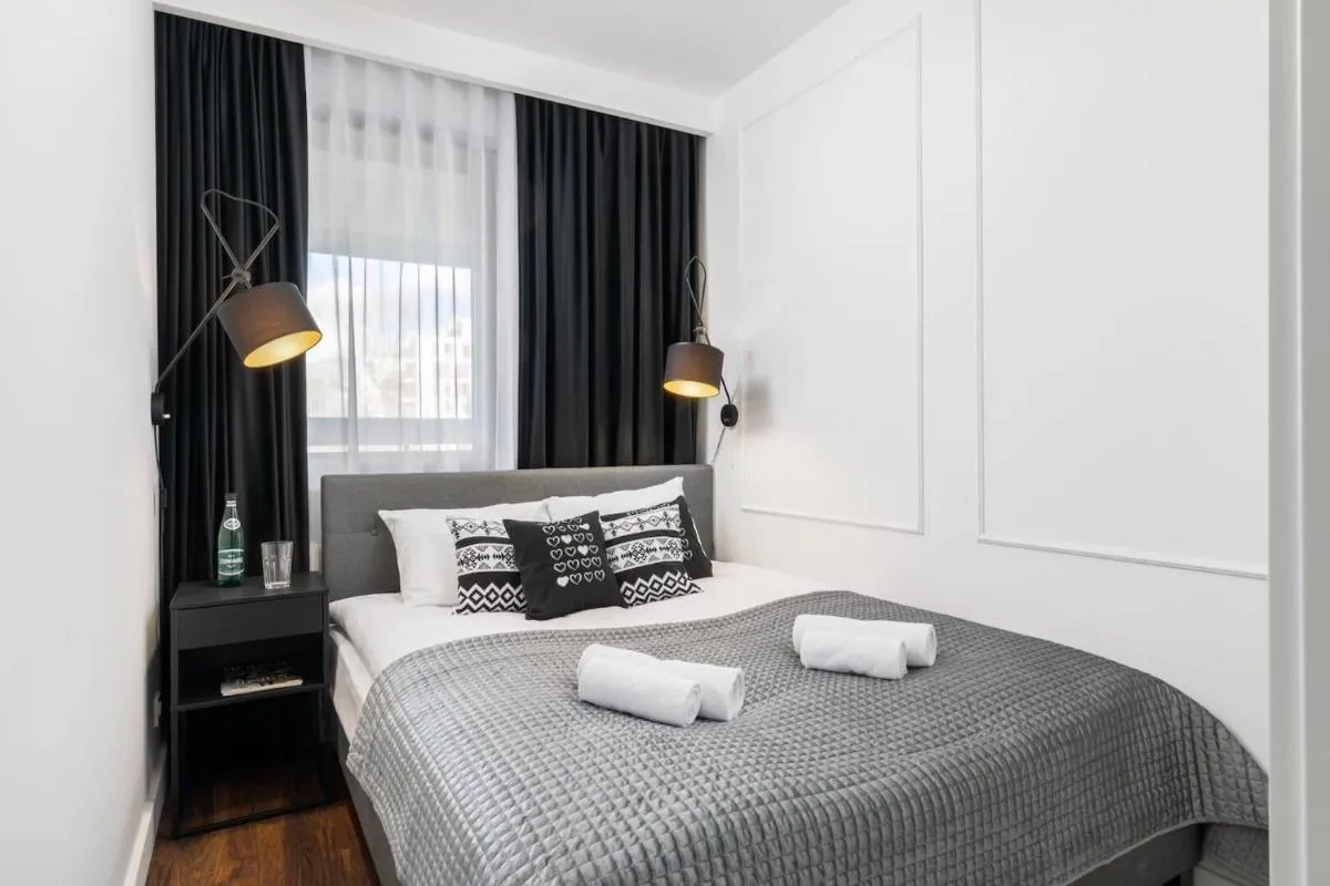 Image 2 of Elegant apartment next to the metro station by Noclegi Renters