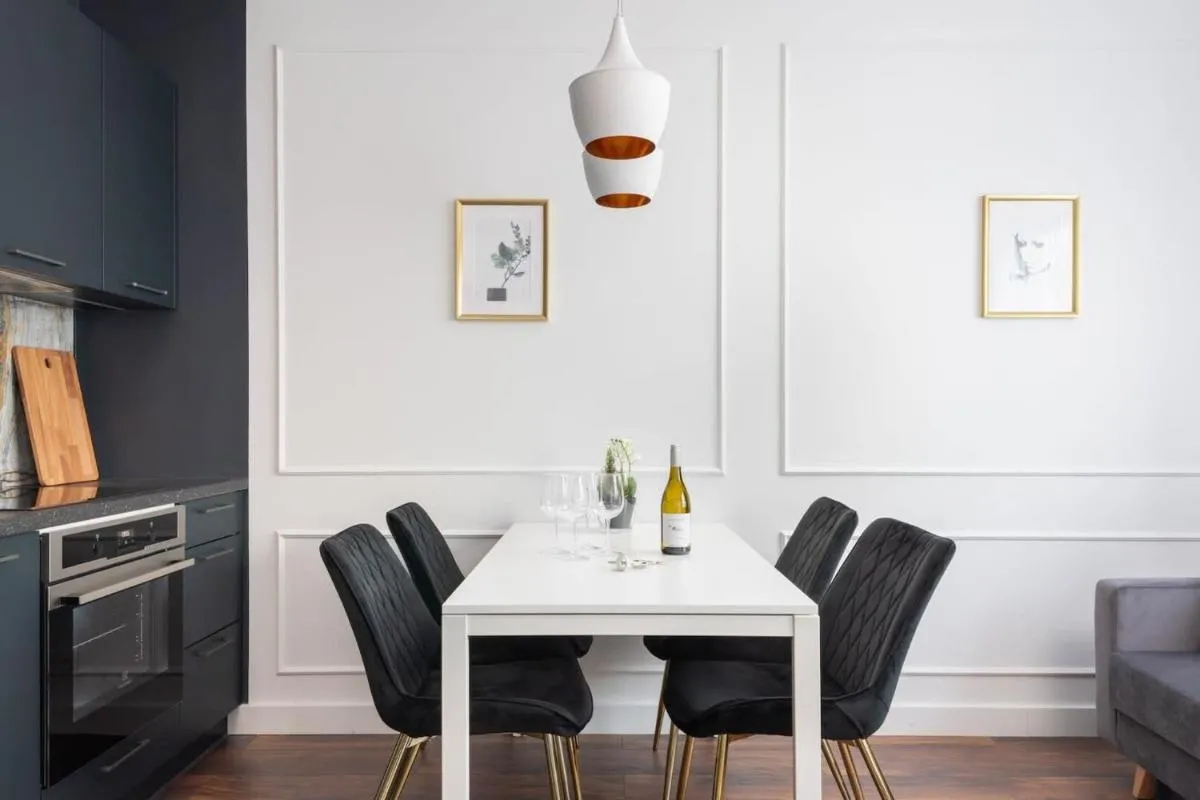 Image 5 of Elegant apartment next to the metro station by Noclegi Renters